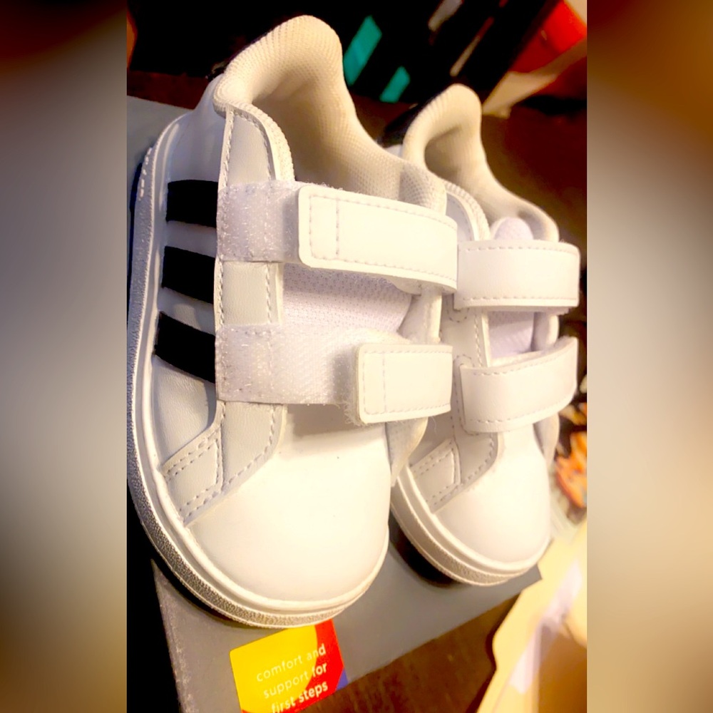 Cute adidas’s sneakers barely worn